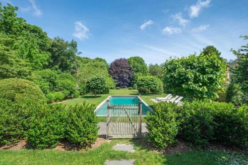East Hampton North House | Heated Pool, Driftwood Cottage by RoveTravel
