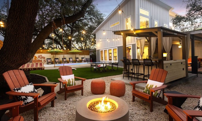 Galindo Villa | Heated Pool, MiniGolf, Karaoke, Game Room, Spa, 2mi to DT - SoCo Cowgirl
