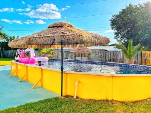 Melbourne House | Heated Pool, near Beach,USSSA, Patrick Space Force,FIT