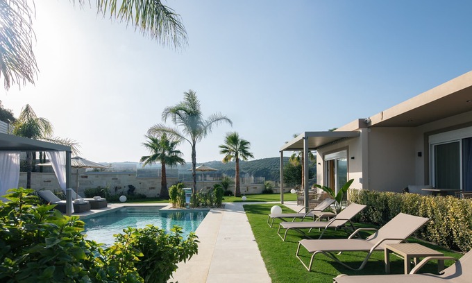 Sirili Villa | Heated pool, on-site sports field, sauna, kids pool & daily housekeeping!