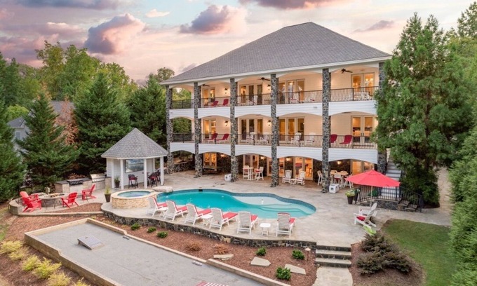 Littleton House | Heated pool & spa/fire-pit, golf range, new 200hp tritoon boat and more.