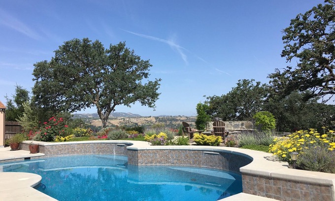 Paso Robles House | HEATED POOL-SPA- LARGE FIRE PIT-OUTDOOR KITCHEN-AWESOME VIEWS!