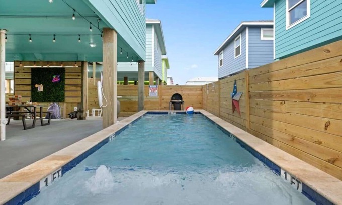 Port Aransas House | Heated Private Pool! - The Green Casita