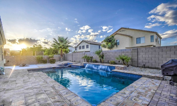 Bel Fleur House | HEATED SPA/POOL!, golf, casino, internet, work from home.