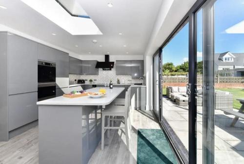 Southgate House | Heatherslade House - Hot Tub, Dog Friendly