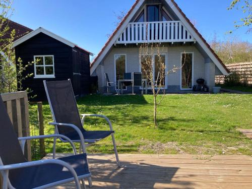 Anjum House | Heide 6pers Waterfront house at a typical dutch canal, by the Lauwersmeer