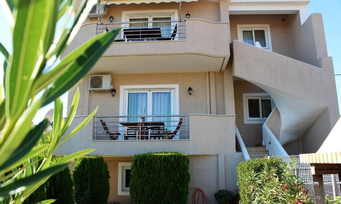 Charakas Apartment | Helen's Sounio Apartments