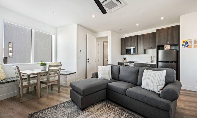 St. George House | Hello Sunshine Casita: Desert Color Lagoon + Beaches