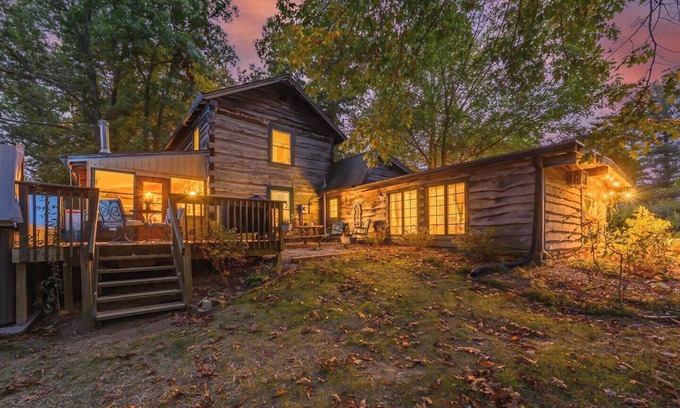 Nashville House | Helmsburg Homestead Historic Log Cabin in Nashville Indiana
