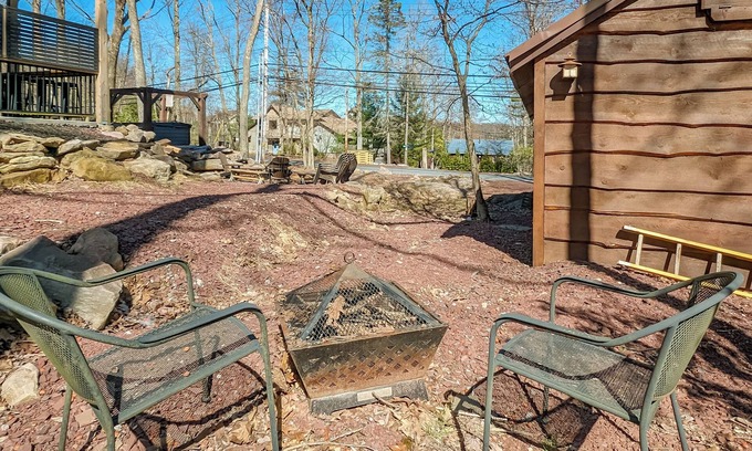 Lake Harmony Estates House | Hemlock in Harmony by AvantStay | Steps to Lake