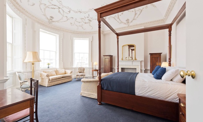 Broadstone Apartment | Henrietta Suites City Centre