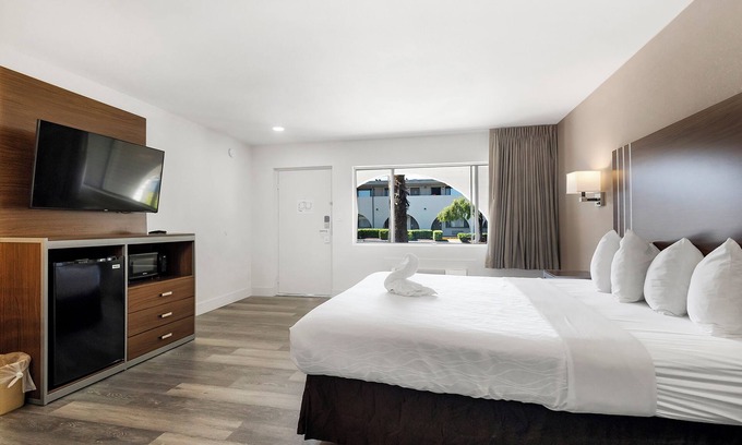 Folsom Road Hotel | Heritage Inn Express Roseville