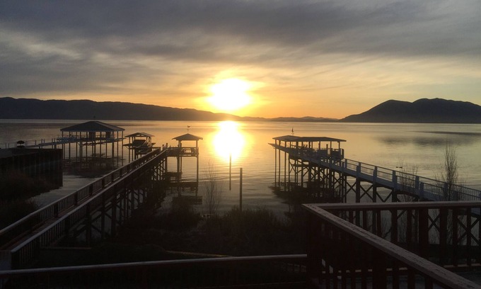 North Lakeport House | Hermosa Clear Lake 3,000 sq feet spacious on the water.