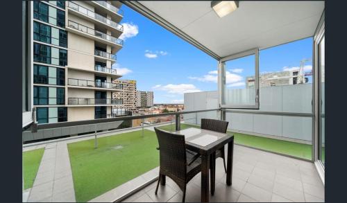 Adelaide Central Business District Apartment | Hi 5 star Adelaide City Luxury Oasis
