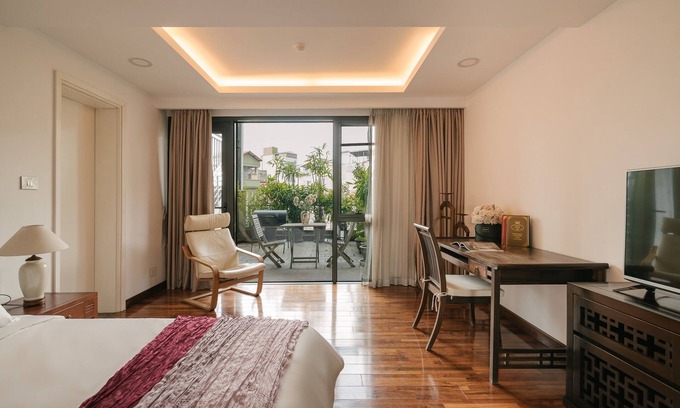 Quang An Apartment | Hi-end 3-bedroom apartment with Lakeview, AC, fitness room in Hanoi
