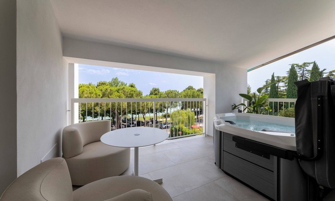 Colombare Hotel | Hi Hotels Sirmione - Lakeview Pool