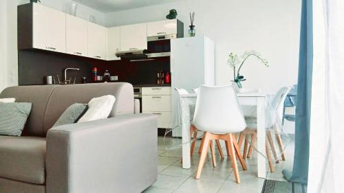 Dammarie Les Lys Apartment | HIBISCUS - Duplex avec Jardin privé - 6 Pers- Entrée Autonome - Wifi & Parking Gratuite