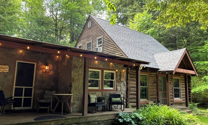 Tylersburg Cabin | Hickory Creek Haven-Creekside Log Cabin-Allegheny National Forest Pet Friendly!