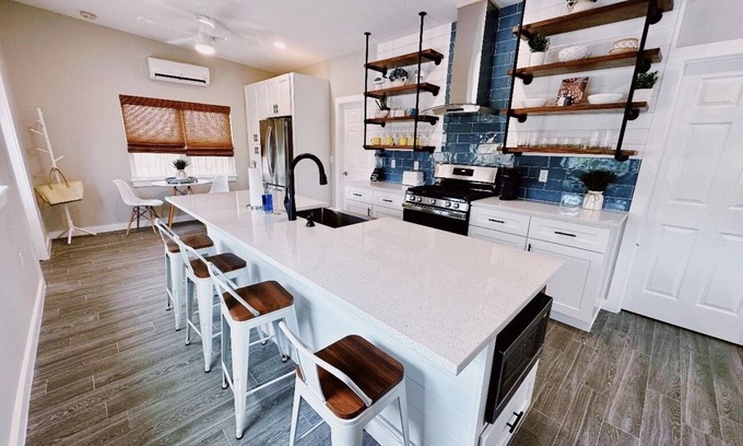 New Smyrna Beach House | Hidden Beach Bungalow - Walk to the beach, shops and great eats!