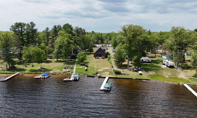 Oscoda House | Hidden Cove - Beauty on the Lake for Family Friendly Fun!