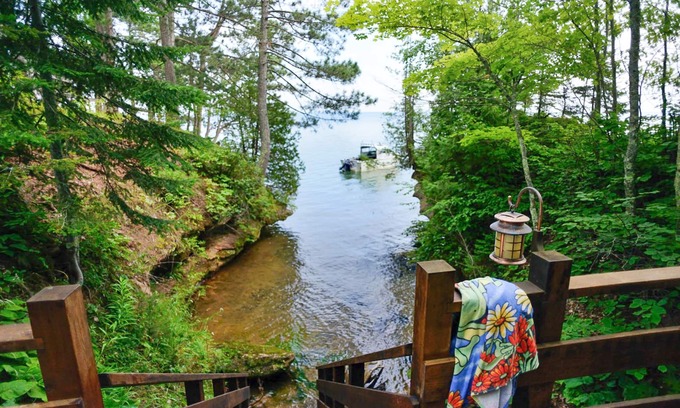 Washburn House | Hidden Cove Washburn Lake Home. Sleeps 6.