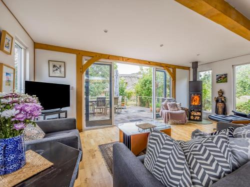 South Hayling House | Hidden Gem by the Sea Pass The Keys