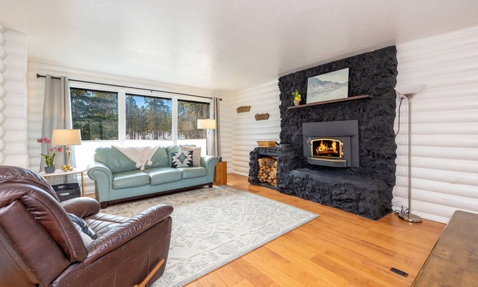 Flagstaff Cabin | Hidden Gem! Private & Quiet Log Cabin, 5 acres of Pines & Oaks.