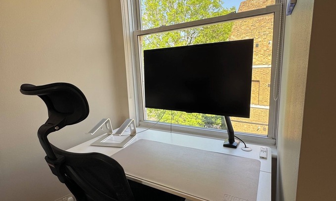 Parsons Green and Walham Apartment | Hidden Gem w/Private Terrace, Fulham Broadway!