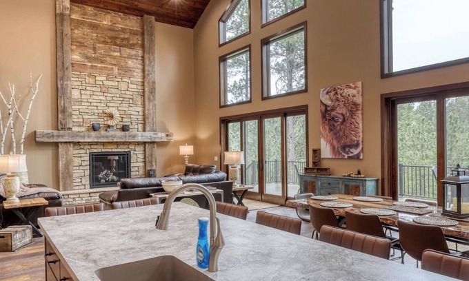 Deadwood Cabin | Hidden Meadows Lodge-3mi To Trailheads, Sleeps 24, Gorgeous & Private