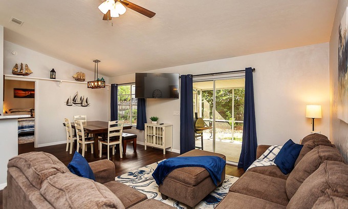 Gainesville House | Hidden Retreat with Yard, Patio, and BBQ Close to UF or Downtown Gainesville