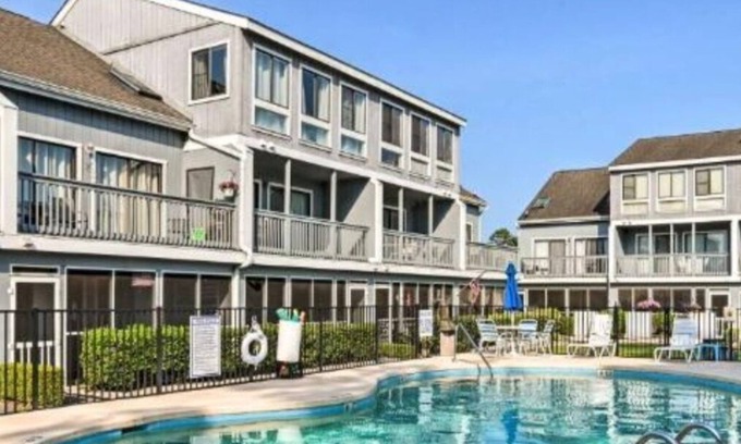 Orange Beach Cottage | Hide-a-way in orange beach nPool, walking to restaurants, bay accessn