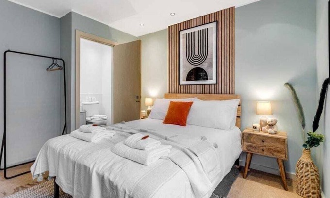 Canterbury House | Hideaway Towers Flat with Cathedral Views