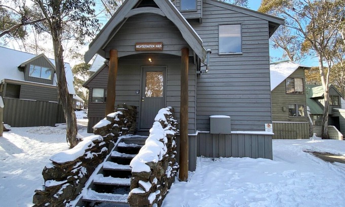 Dinner Plain Ski Chalet | High Bernation Haus - Dinner Plain