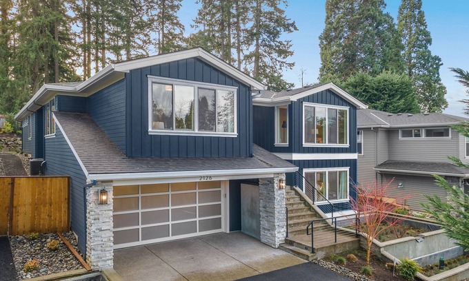 Lake Oswego House | High End New Estate Home in Lake Oswego. Private suite on 1st level w/o stairs.