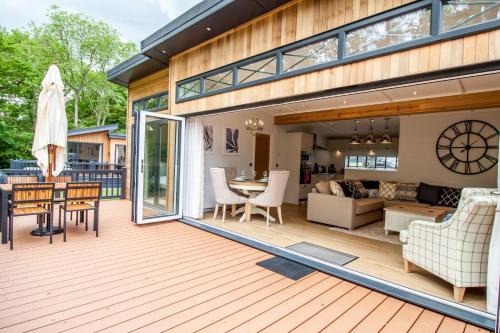 Pickering Ski Chalet | High Oaks Grange - Contemporary Lodges