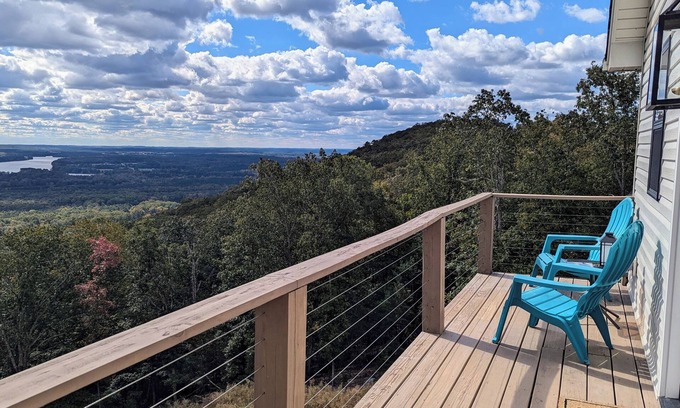 Southmont Apartment | High Rock Mountain & Lake Guest House, 20 mile view!