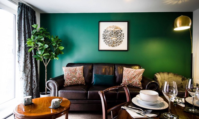 Southampton City Centre Apartment | High Street 2 BR Apartment - King Bed | Wise Stays