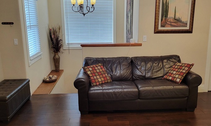 Golden Hill Condo | Highly Upgraded. Mins. to DT, Park, Zoo, Coronado, Airport. Families Welcome!