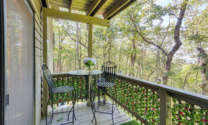 Ozone Condo | Hike, Fish & Golf: Condo 5 Mi to Ozone Falls!