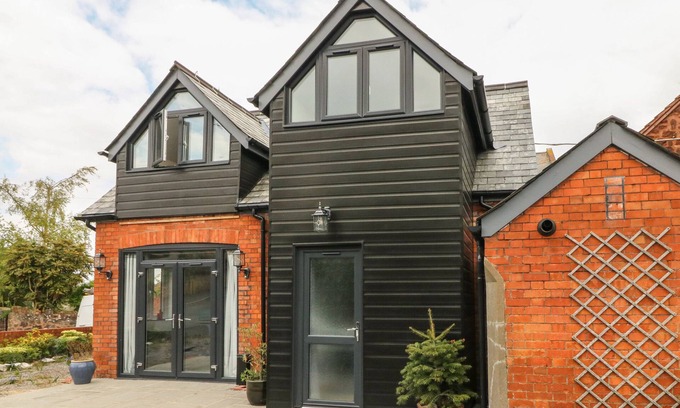 Watchet Cottage | HILL COACH HOUSE, pet friendly, country holiday cottage in Watchet
