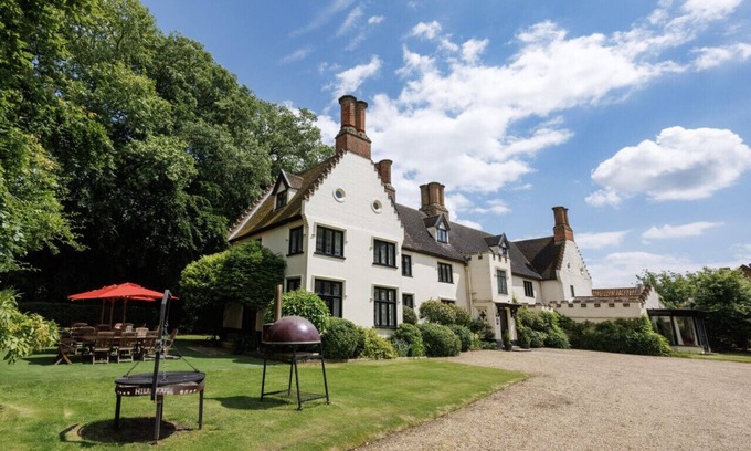 Hethel House | Hill House - Nine Bedroom House, Sleeps 21