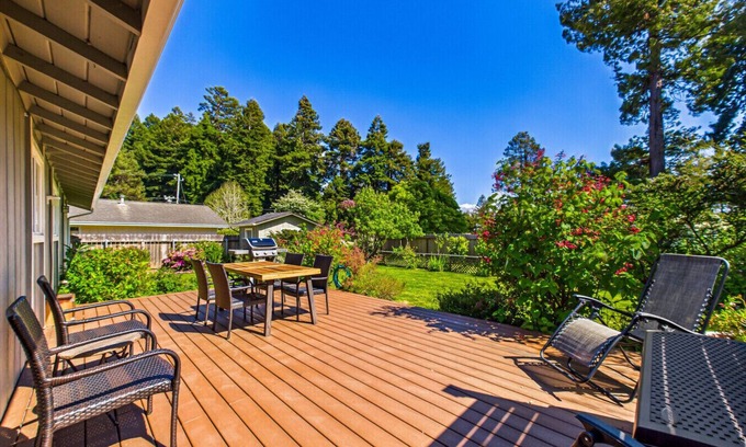 Arcata House | Hill Street Retreat - Near Cal Poly, Redwoods, & Arcata Plaza