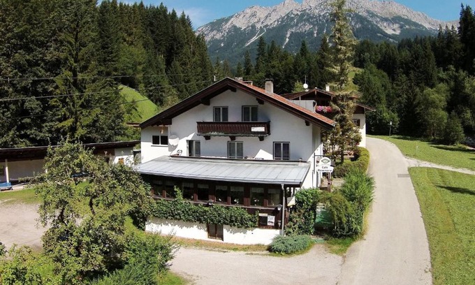 Scheffau am Wilden Kaiser Apartment | Hill view Apartment in Scheffau with Terracer