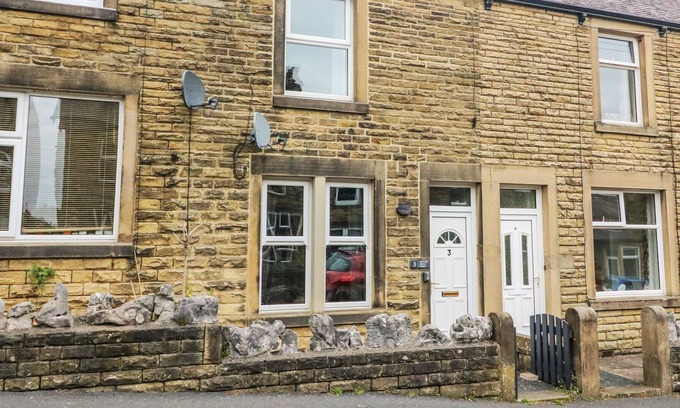 Giggleswick Cottage | HILL VIEW, pet friendly, character holiday cottage in Settle