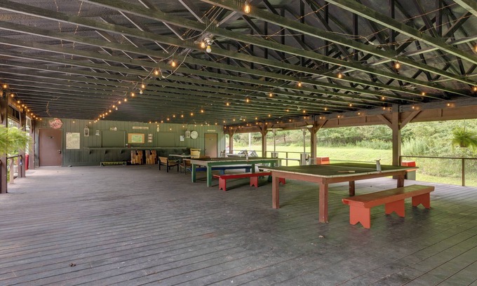 Hillsgrove Cottage | Hillsgrove Creekside Cabin: Close to Hiking