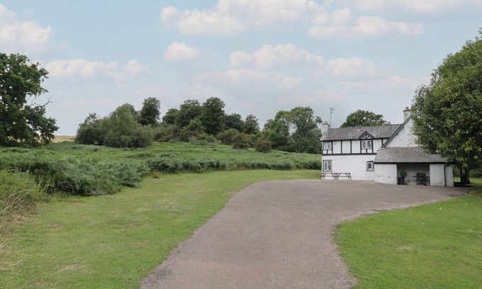 Monmouth Cottage | HILLSIDE COTTAGE, family friendly, with open fire in Monmouth