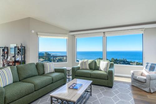 Sea Ranch House | Hillside Family Home for 10 With Panoramic Ocean Views
