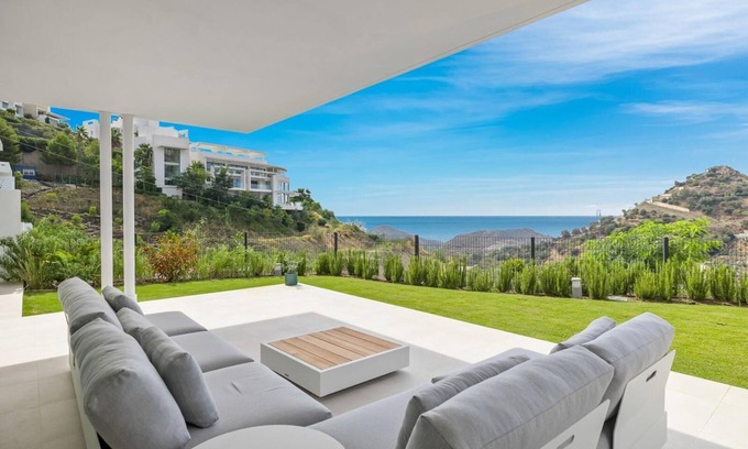 Ojen Apartment | Hillside flat with pool in Palo Alto by Costarentals - Ref M49