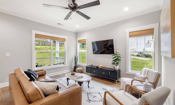 Greenville - Spartanburg House | Hillside Getaway close to downtown, shops and restaurants!