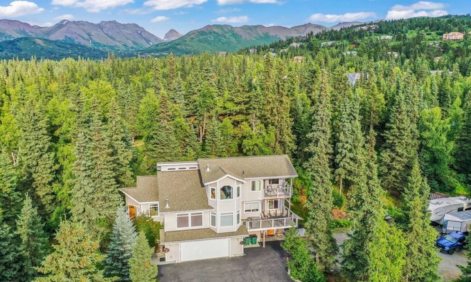 Rabbit Creek House | Hillside Haven